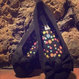 Girls Black Ballet flats with cute accent bow 🎀